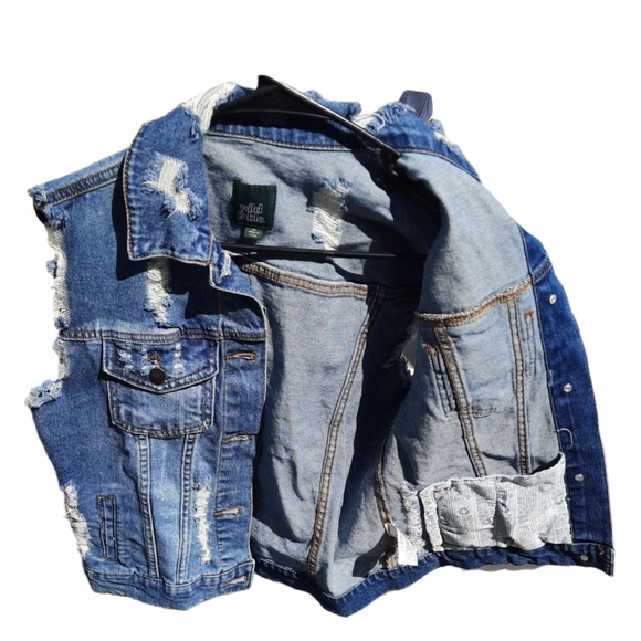 NWT Wild Fable Denim Blue Jean Vest Distressed Button Front Sleeveless Size XS - Picture 3 of 4